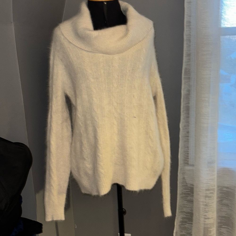 Vineyard Vines sweater